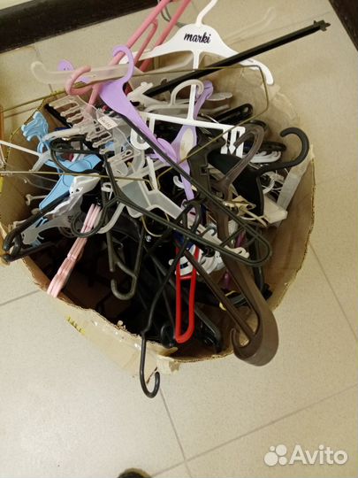 Вешалки (плечики)