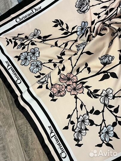 Шелковый платок Dior пудровый новый легкий