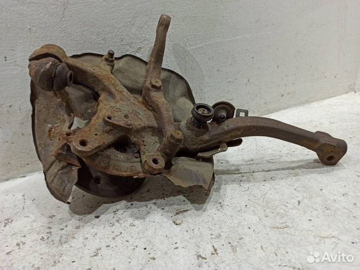 Кулак передний левый