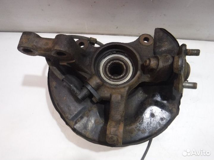 Кулак передний левый Toyota Prius