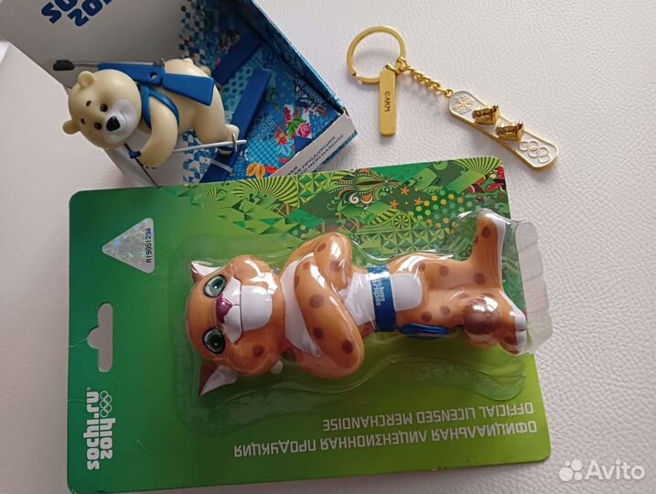 Бейсболка Сочи2014,словарь,магнит.матрёшки,ручки