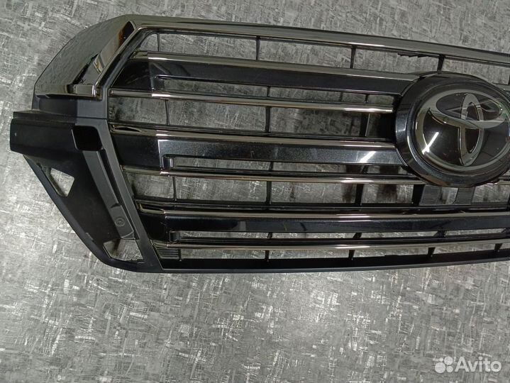 Решетка + эмблема Land Cruiser 200 черная Оригинал