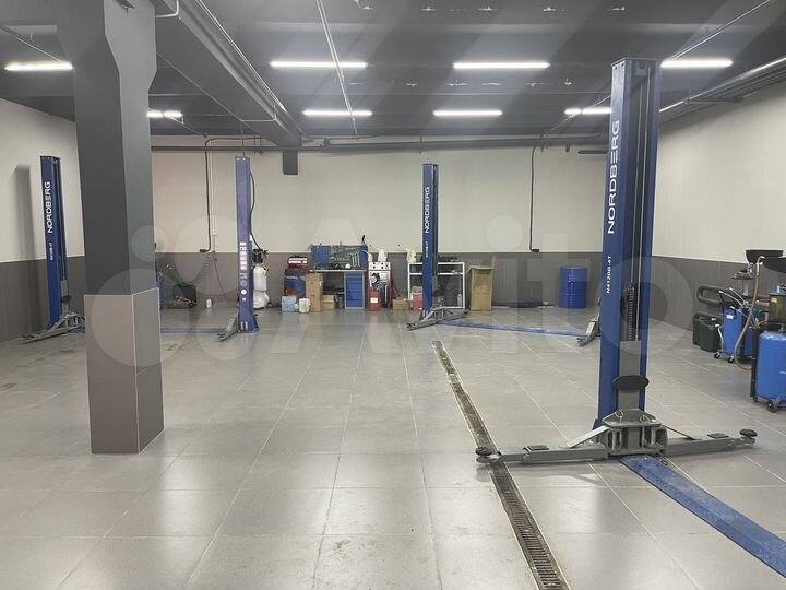 Полностью отремонтированный Автосервис, 600 м²