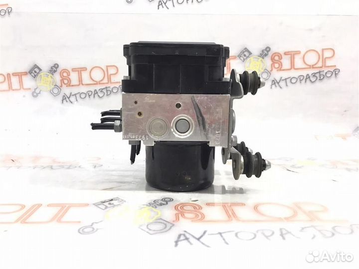 Блок ABS под капотом Porsche Cayenne 9PA (957) 20