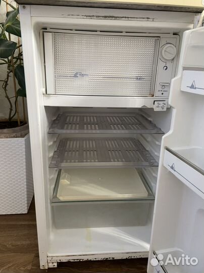 Холодильник бу маленький с морозильной камерой