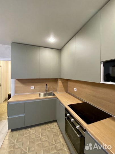 Кухня под потолок из мдф на заказ в Новосибирске