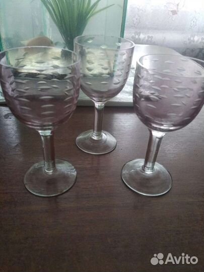 Хрустальные вазочки и бокалы