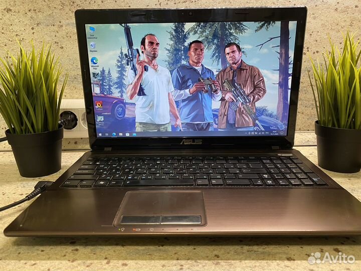 Мощный ноутубк asus 2 видеокарты/4 ядра/8 gb