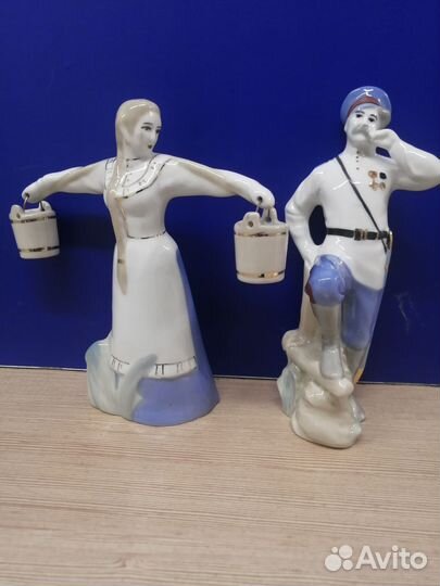 Фарфоровая статуэтка