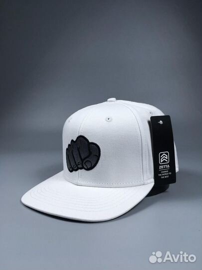 Кепка бейсболка белая с кулаком