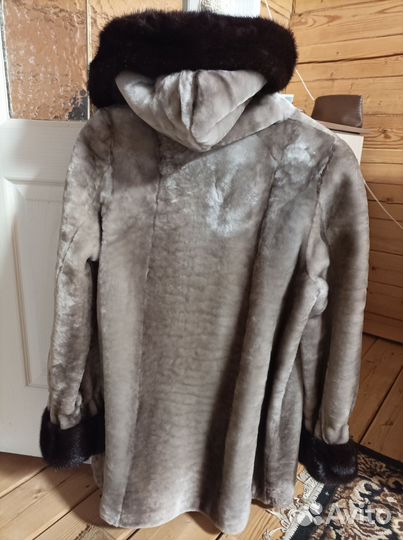 Шуба мутоновая с капюшоном 48 50 отделка норка
