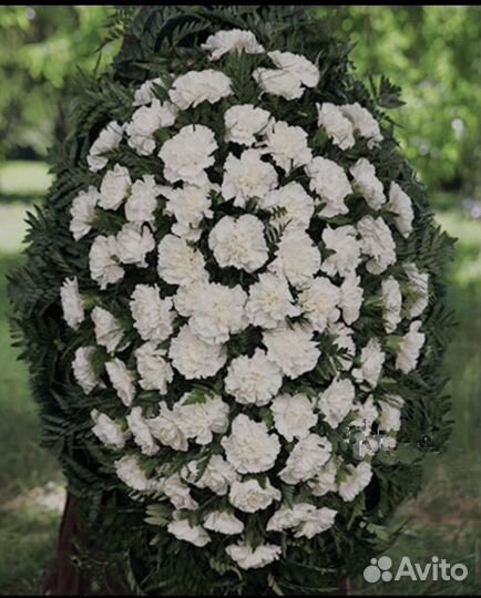 Венки ритуальные и букеты из живых цветов