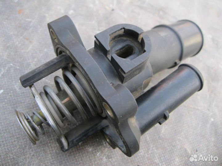 Форд Фокус 2 Корпус термостата (Термостат)