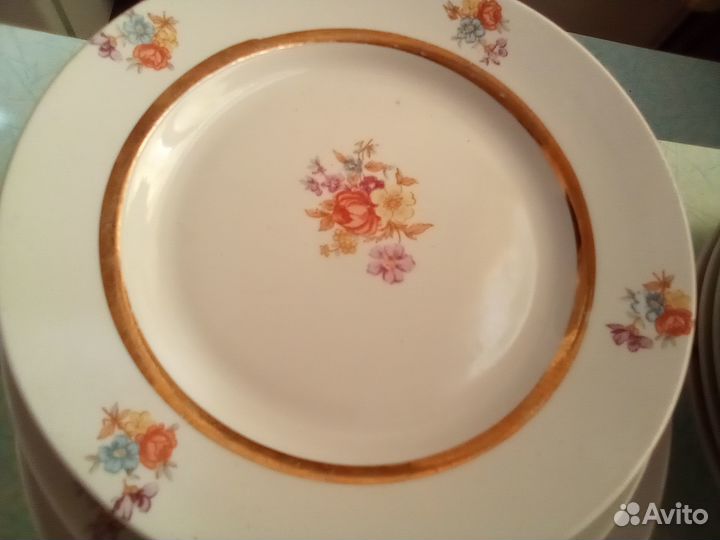 Столовый фарфоровый сервиз