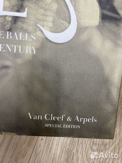 Bals: legendary costume balls of the XX century