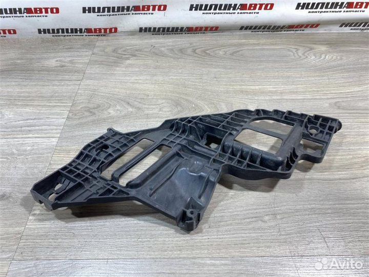 Кронштейн фары правый Volkswagen Golf 6 хэтчбек