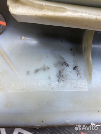 Обшивка стойки передняя правая Mercedes-Benz