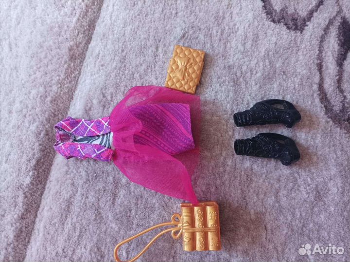 Аксессуары эах(Эвер афтер хай) и Барби