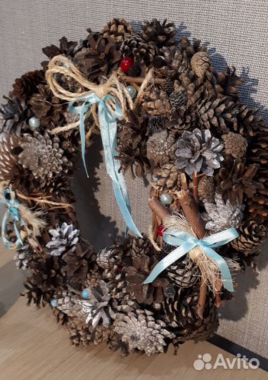 Новогодний декор, рождественский венок из шишек