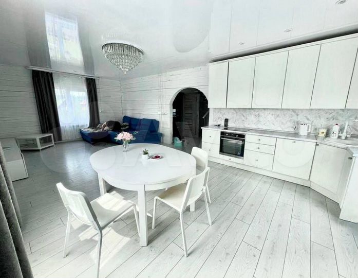 Дом 168 м² на участке 9 сот.