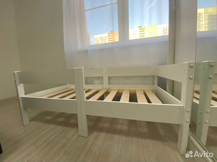 Детская кровать от 2 лет с бортиками