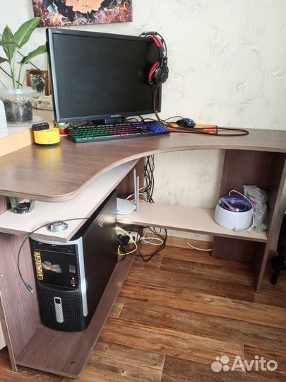 Компьютерный стол
