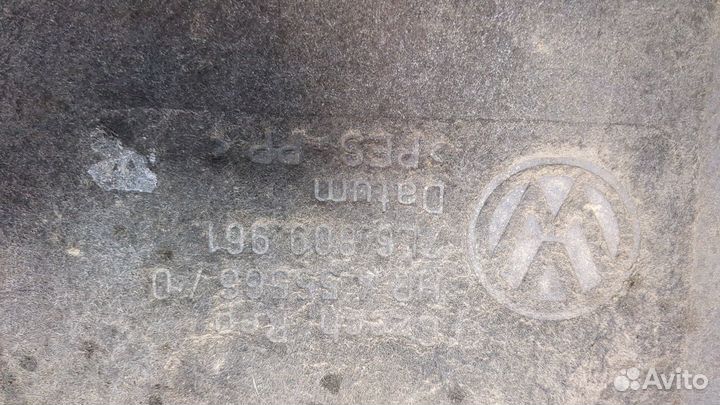 Защита арок (подкрылок) левая передняя Volkswagen Touareg, 2008