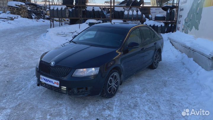 Трубка кондиционера Skoda Octavia (A7) 5Q0816721