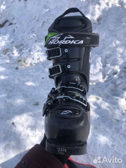 Горнолыжные ботинки детские 22 и шлем