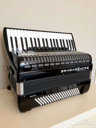 Аккордеон Weltmeister Saphir