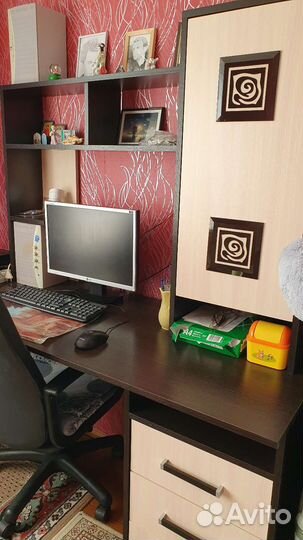 Письменный стол