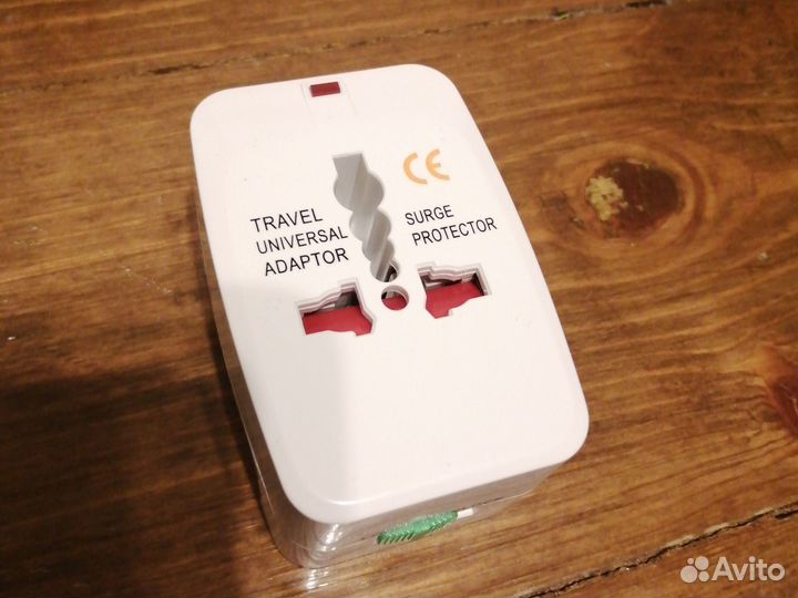 Универсальный адаптер для розеток разных стран