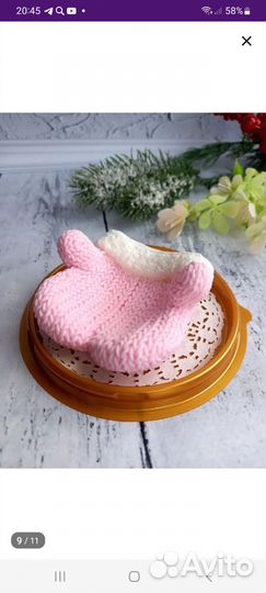 Спящий дракончик на варежке