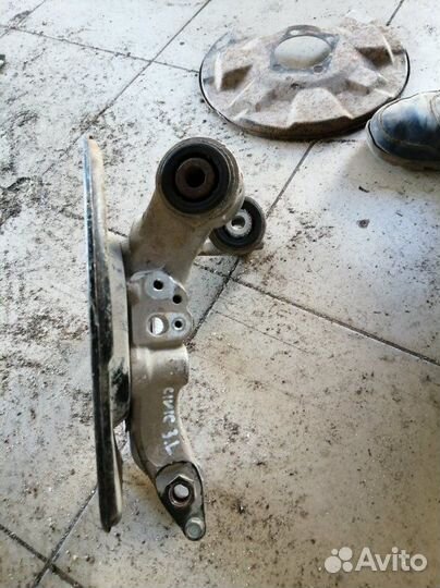 Кулак поворотный задний левый Honda Civic 4D R18A2