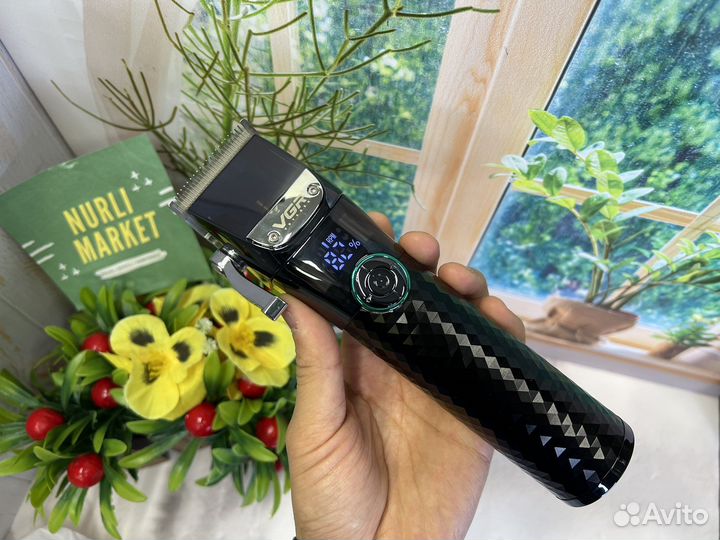 Профессиональная машинка для стрижки волос VGR 682