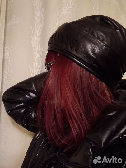 Берет женский кожаный осень