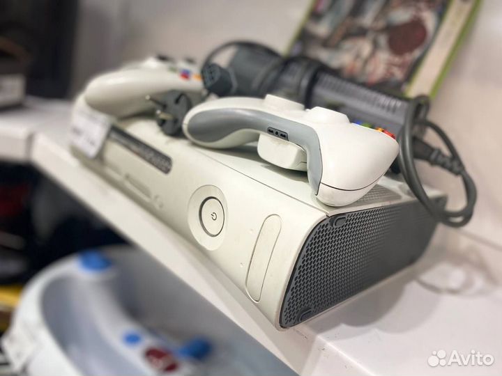 Игровая приставка Xbox 360