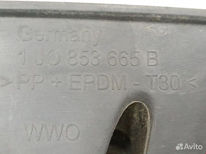 Решетка (заглушка) в бампер левая Volkswagen Golf