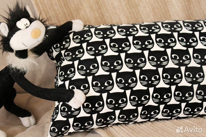 IKEA Подушка с милыми черными котиками усатиками