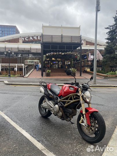 Ducati Monster 696