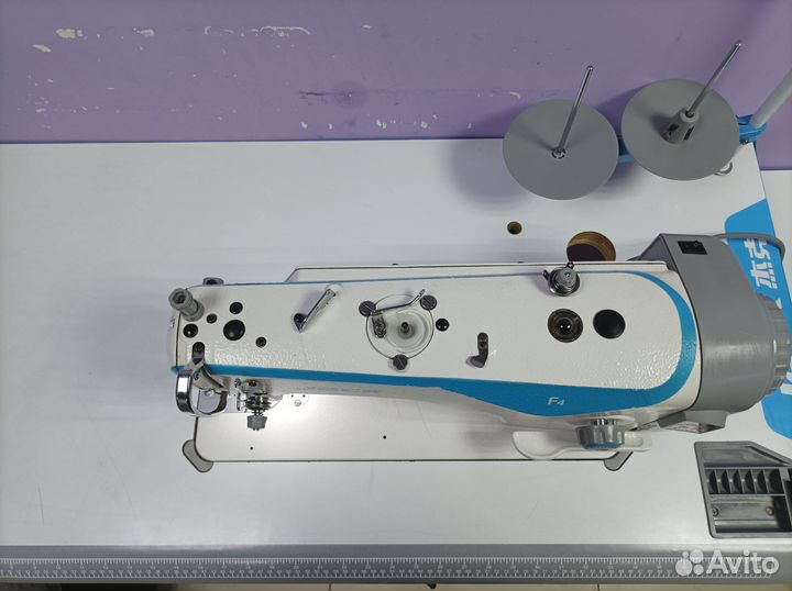 Прямострочная швейная машина jack F4
