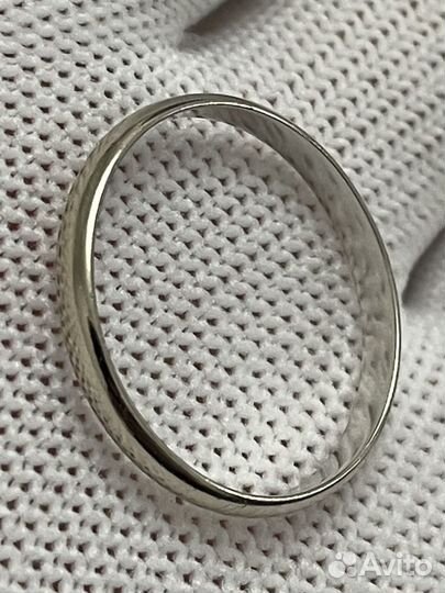 Обручальное кольцо белое золото 585пр 20,5р 1,9гр