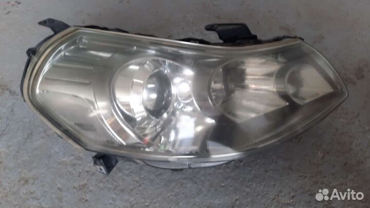 Правая фара ксенон Сузуки sx4