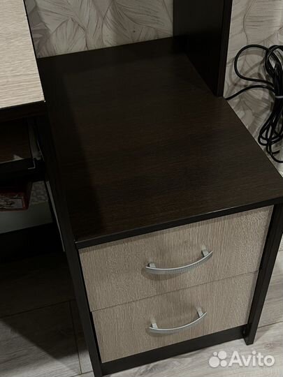 Стол письменный/компьютерный