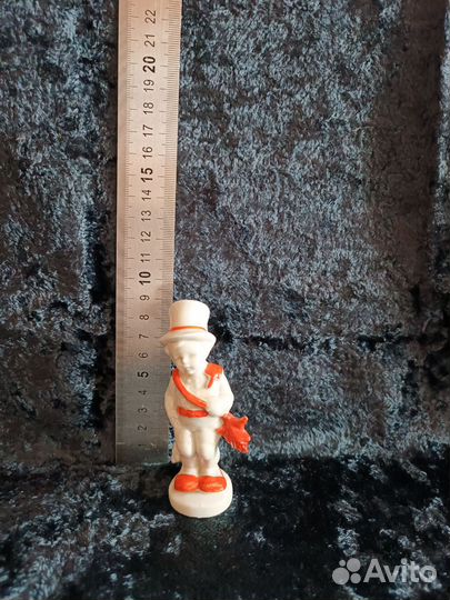 Фарфоровая статуэтка мальчик германия миниатюра