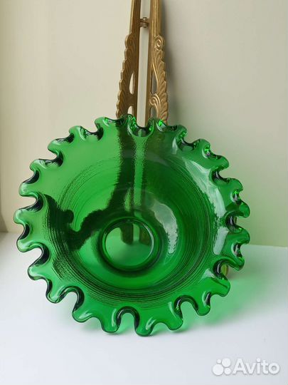 Ваза ажурный край цветное зелёное стекло