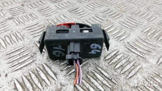 Кнопка аварийки renault master 3 (64O16I501)