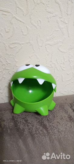 Игрушка ам ням пластмассовая