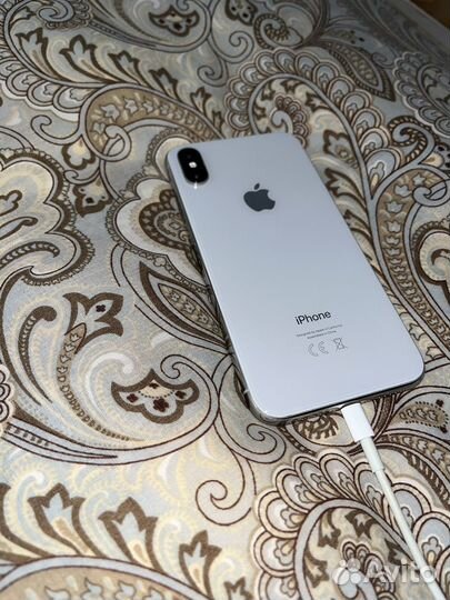Телефон iPhone X