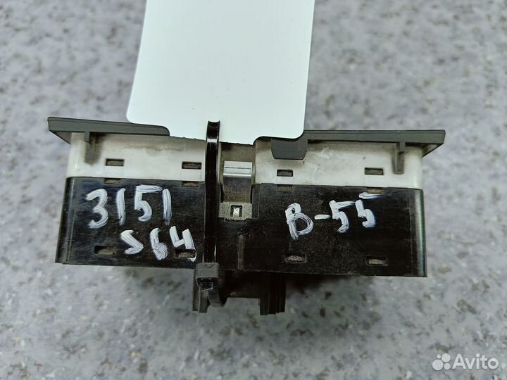 Выключатель фар и аварийного сигнала без